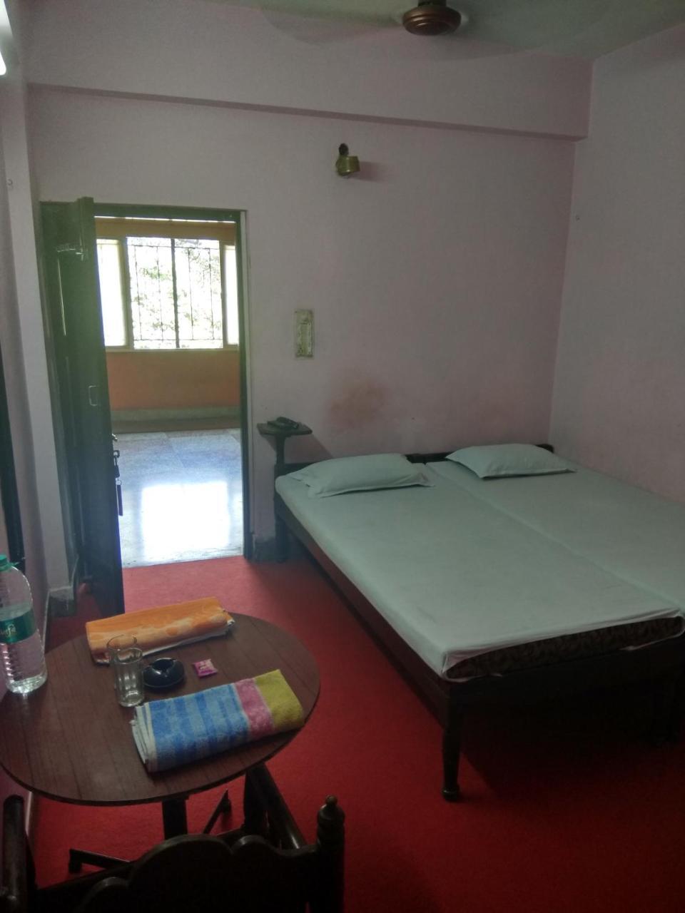 Renu Guest House Calcutta Buitenkant foto