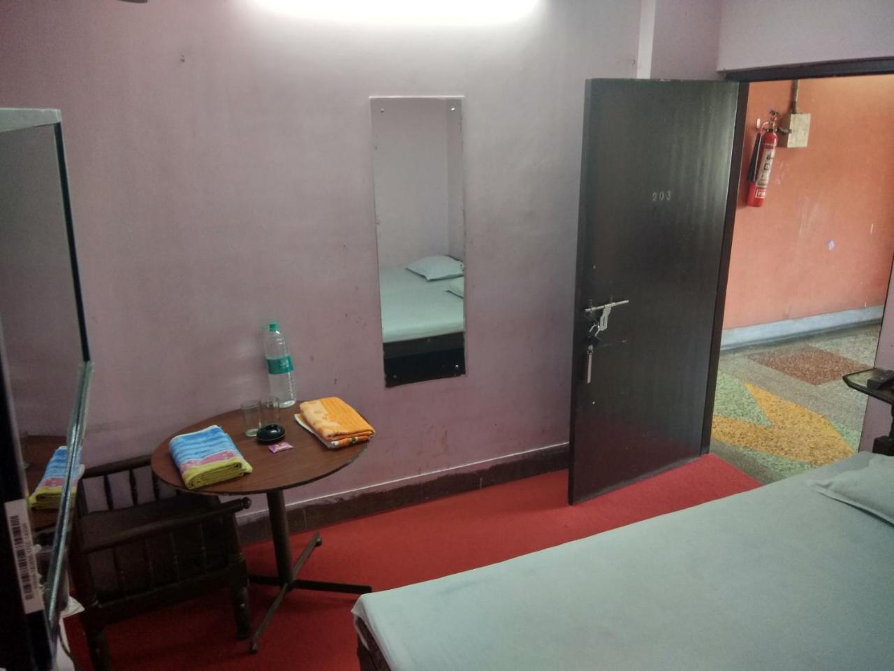 Renu Guest House Calcutta Buitenkant foto